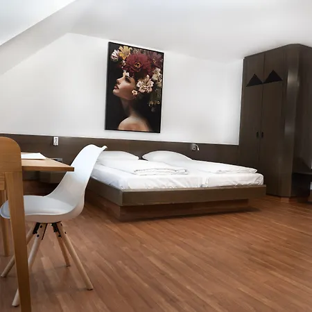 海尔布隆城市酒店 3*