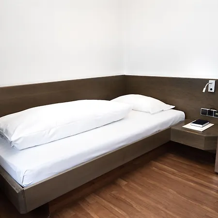 海尔布隆城市酒店 3*