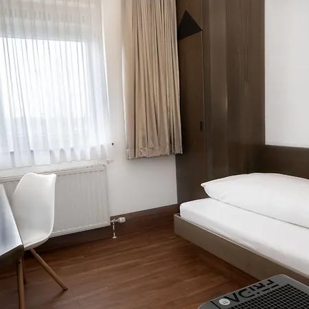 海尔布隆城市酒店 3*